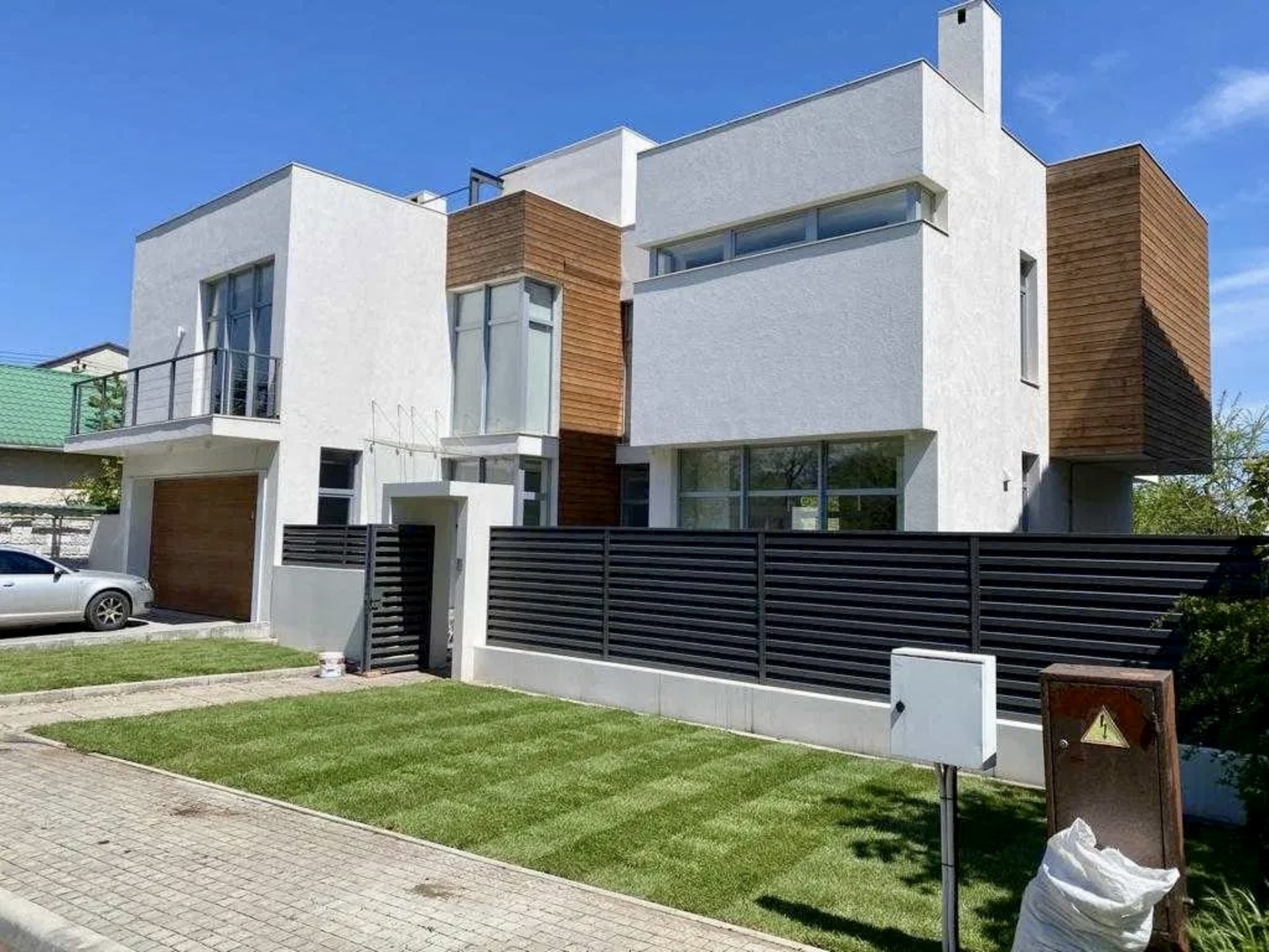 🏡       |        .  1