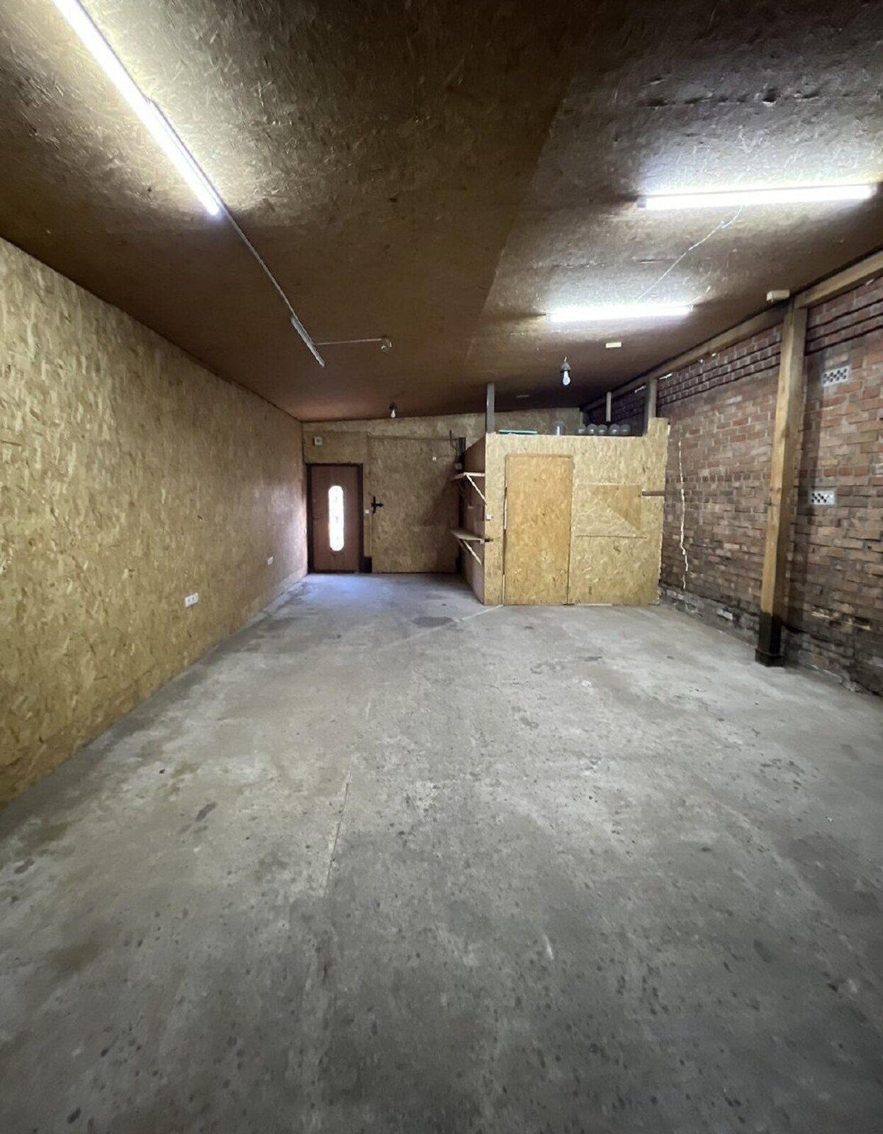 Здається комерційне приміщення на вул. Пирогова, площа 85 кв.м фото 1 Здається комерційне приміщення на вул. Пирогова, площа 85 кв.м фото 1