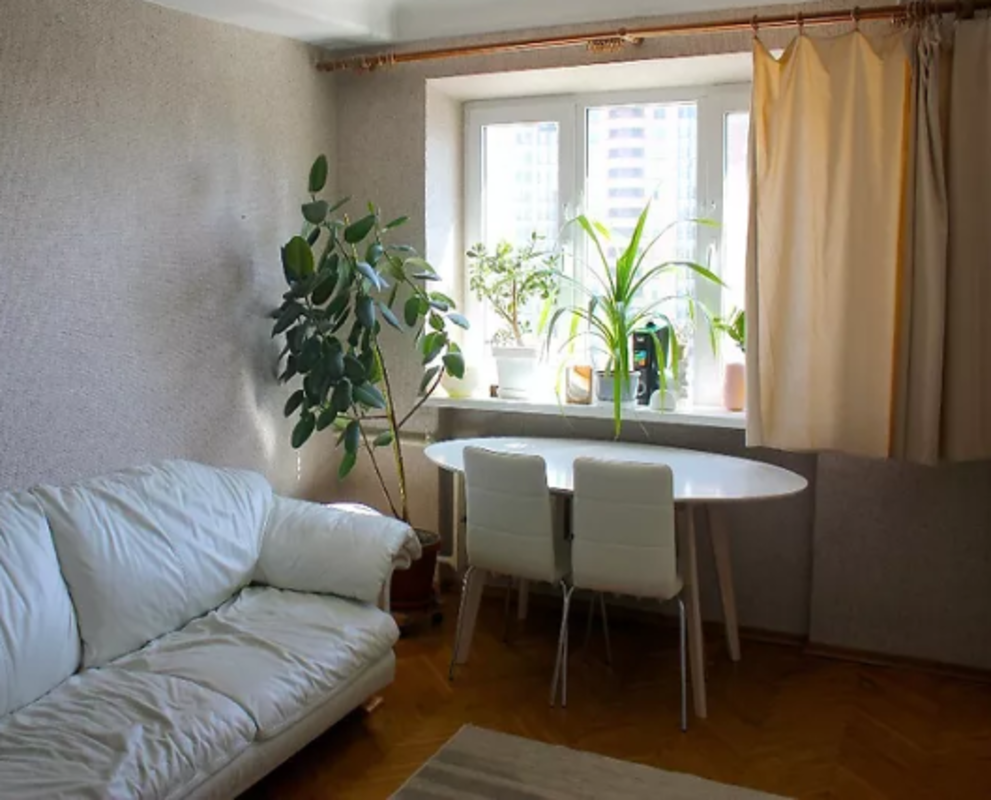 просторная трехкомнатная квартира. большая квартира с хорошим ремонтом. квартира украина киев. квартиры в киеве.