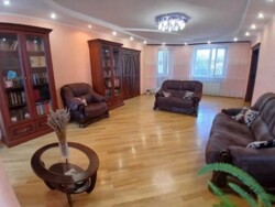 Продаж 4-х кімнатної квартири в Центрі міста. Гарний стан. фото 1 Продаж 4-х кімнатної квартири в Центрі міста. Гарний стан. фото 1