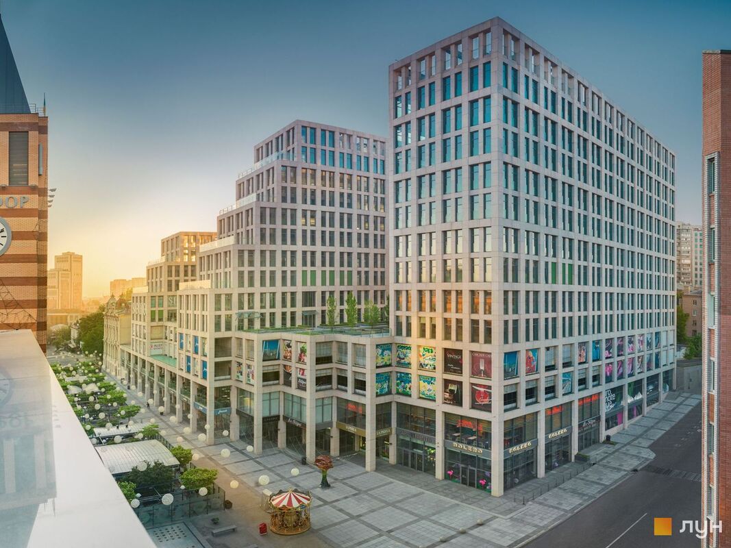  Cascade Plaza 