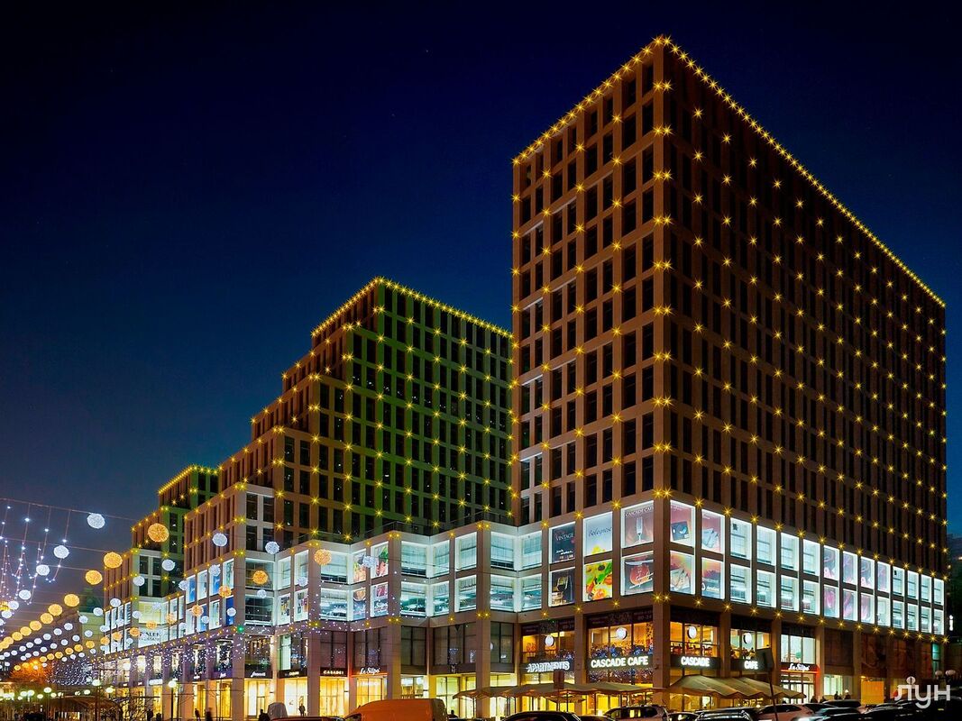  Cascade Plaza 
