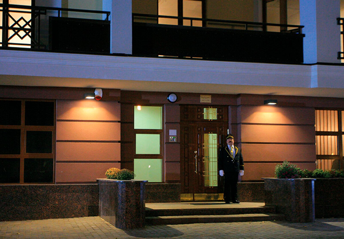 Arch House 