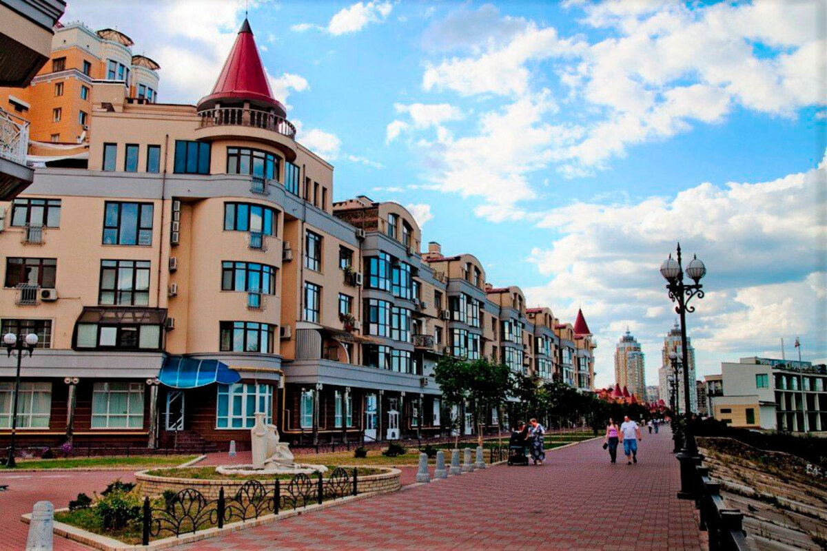 ����� ����