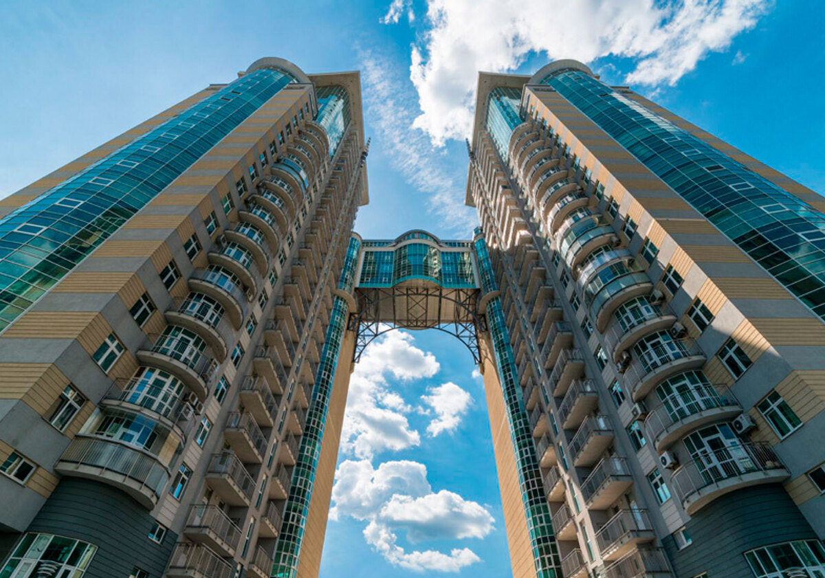 ����� ����