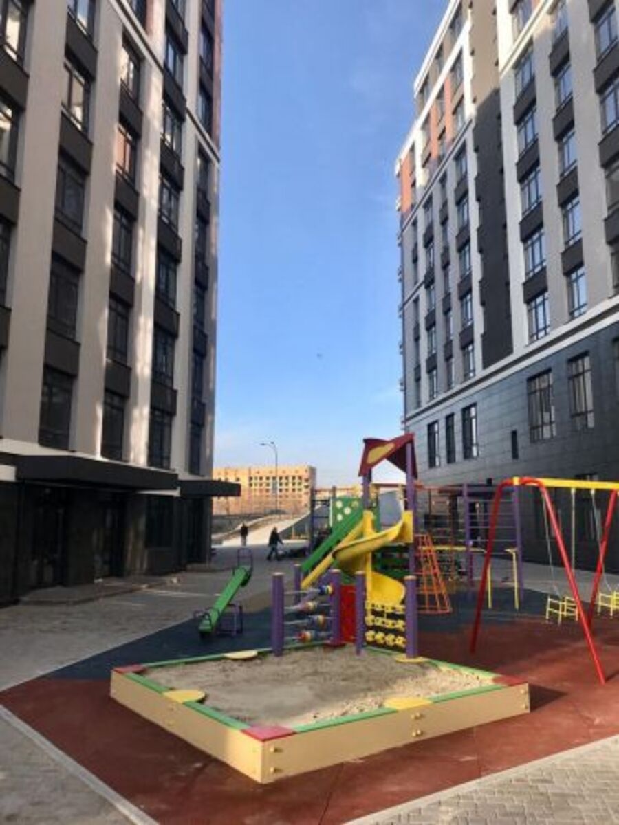 ����� ����