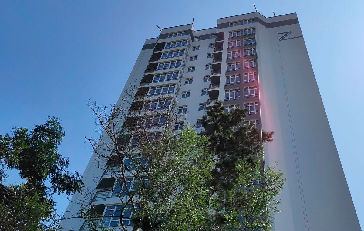 ����� ����