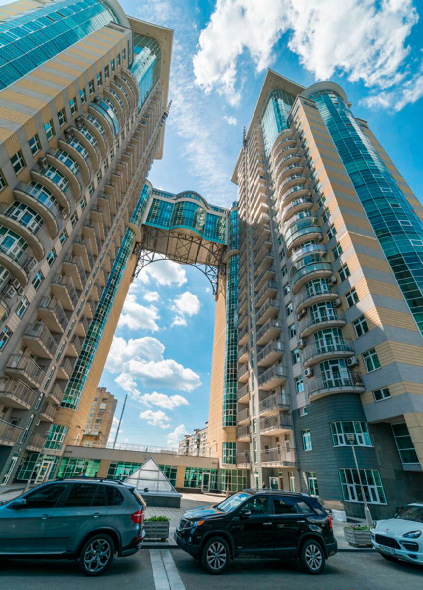 ����� ����