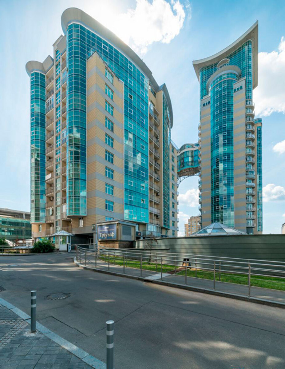 ����� ����