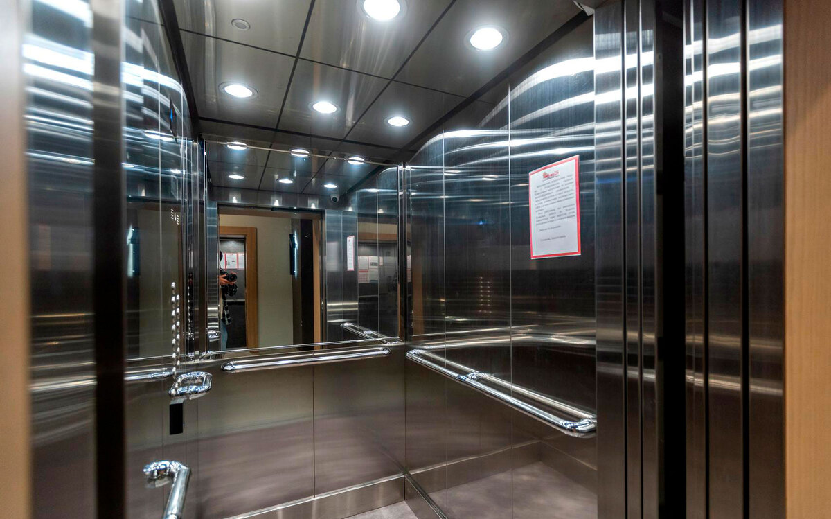 ����� ����