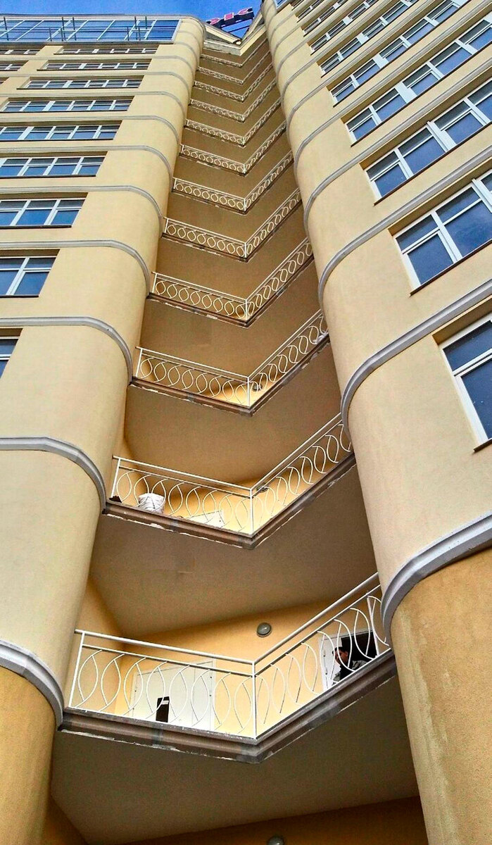 ����� ����