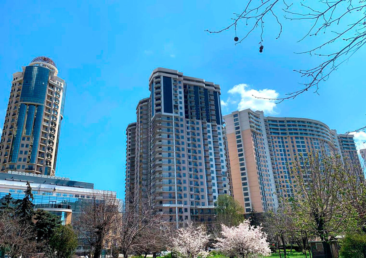 ����� ����